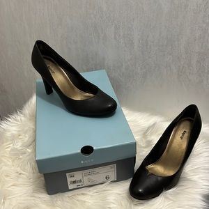 Apt 9 size 6 Brown Heels